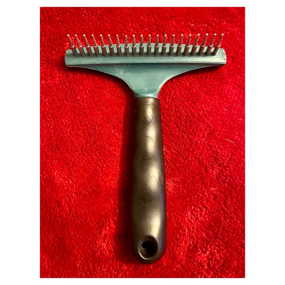 Dog/Cat Deshedding Rake/Brush - Picture 2 of 3